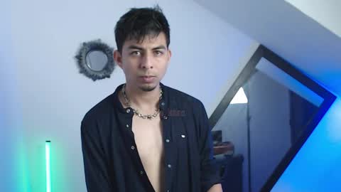 Snapshot of mralpha_latino chatting on May 1, 7:02 am Alpha LATINO online show from May 1, 7:02 am