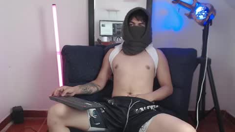 Snapshot of mralpha_latino chatting on May 8, 7:03 am Alpha LATINO online show from May 8, 7:03 am