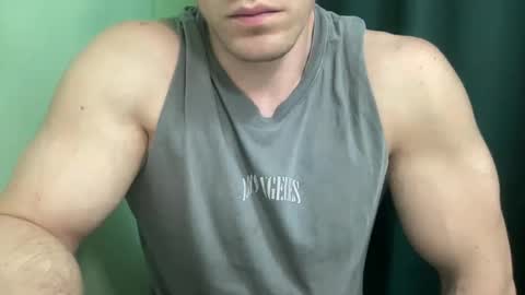 Snapshot of mrbiceps_23 chatting on December 10, 6:49 pm Mrbiceps23 online show from December 10, 6:49 pm