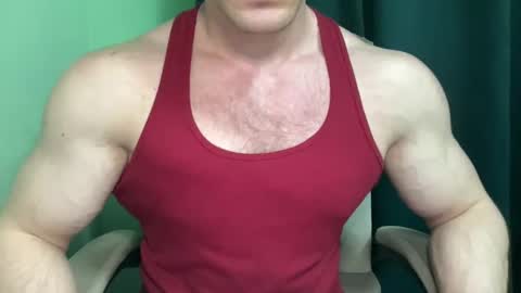 Snapshot of mrbiceps_23 chatting on February 25, 10:18 pm Mrbiceps23 online show from February 25, 10:18 pm