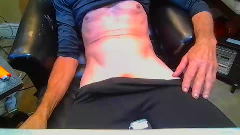 Snapshot of mrbiggirth69 chatting on November 15, 7:21 pm mrbiggirth69 online show from November 15, 7:21 pm