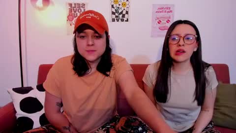 Snapshot of mrbuu_ chatting on April 13, 10:37 pm Laura online show from April 13, 10:37 pm