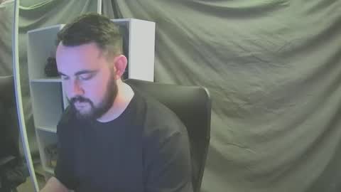 Snapshot of mrcurvedc chatting on December 20, 7:17 pm Mr Curved online show from December 20, 7:17 pm