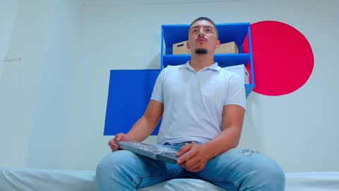 Mr Fox online show from September 19, 7:47 pm