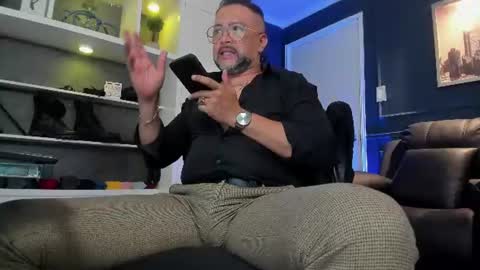 Snapshot of mrfrank_tattoo chatting on July 10, 2:52 pm MrFrank. online show from July 10, 2:52 pm