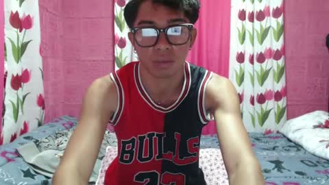 mrheartthief online show from June 16, 8:22 pm