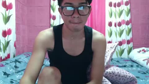 mrheartthief online show from June 18, 12:22 am