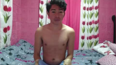 mrheartthief online show from June 22, 6:49 pm