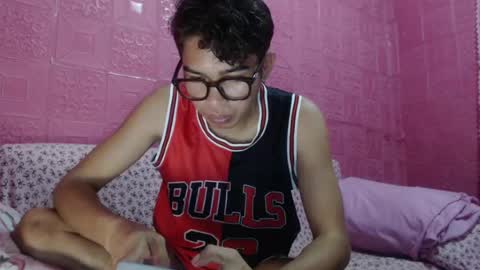 mrheartthief online show from July 21, 12:29 pm