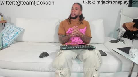 Snapshot of mrjacksonsplayroom chatting on December 9, 2:45 am X TeamTJackson tnacamgirls online show from December 9, 2:45 am