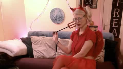 Mr  Mrs J online show from October 30, 3:02 pm