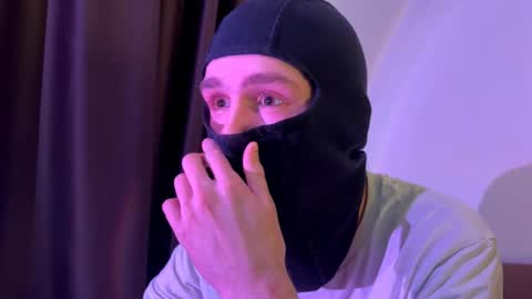 Snapshot of mrkallin chatting on February 19, 9:33 pm mrkallin online show from February 19, 9:33 pm