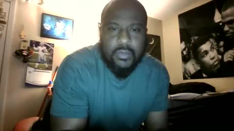Snapshot of mrknowpussy chatting on May 5, 9:39 am mrknowpussy online show from May 5, 9:39 am