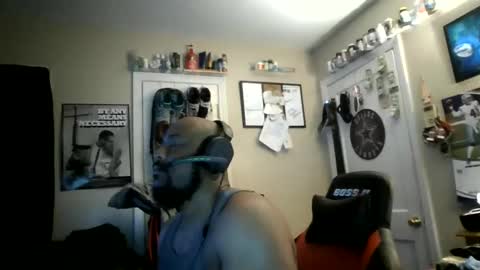 Snapshot of mrknowpussy chatting on May 9, 1:33 am mrknowpussy online show from May 9, 1:33 am