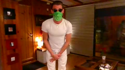 Snapshot of mrlong23cm chatting on December 14, 10:07 pm Mr Long online show from December 14, 10:07 pm