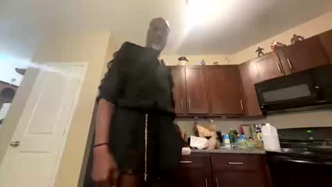 Snapshot of mrlonge1 chatting on October 16, 10:11 pm Longbi1 online show from October 16, 10:11 pm