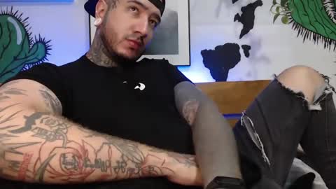 Snapshot of mrmanny__ chatting on January 1, 8:47 pm mrmanny__ online show from January 1, 8:47 pm