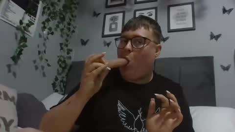 Snapshot of mrmercuryyy chatting on February 25, 8:09 pm mrmercuryyy online show from February 25, 8:09 pm