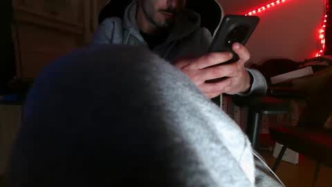 Snapshot of mrrogu3 chatting on April 22, 10:33 pm MrRogue online show from April 22, 10:33 pm