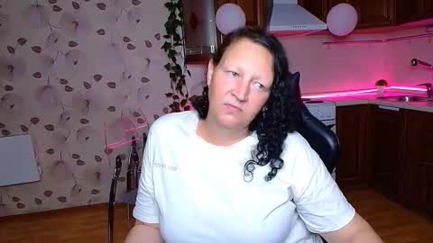 Snapshot of mrs___milf chatting on September 19, 5:42 am mrs milf online show from September 19, 5:42 am