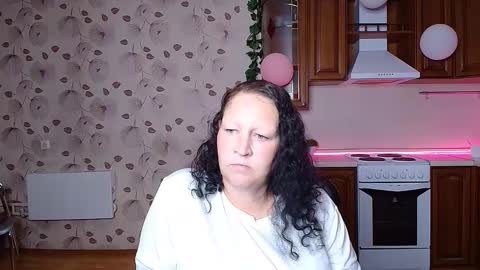 Snapshot of mrs___milf chatting on September 21, 8:49 am mrs milf online show from September 21, 8:49 am