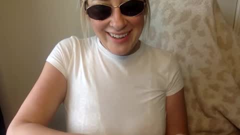 MrsPrissXO online show from April 29, 1:48 pm