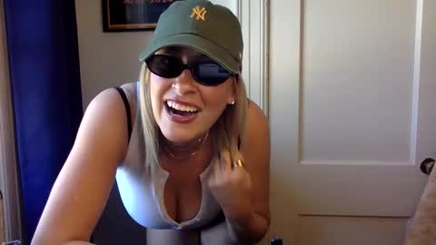 MrsPrissXO online show from May 12, 2:25 pm