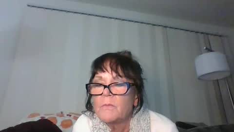 Snapshot of mrsvivianharper chatting on November 2, 1:52 am VivianHarper online show from November 2, 1:52 am