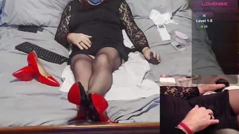 Snapshot of ms_jen chatting on February 3, 12:25 am Jennifer online show from February 3, 12:25 am