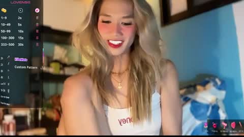 Snapshot of ms_maureenx69x chatting on July 5, 8:49 pm ms_maureenx69x online show from July 5, 8:49 pm