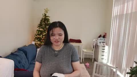 Snapshot of ms_mochii chatting on June 26, 4:55 pm R o r i SnapChat heyroriv2 wednesday - sunday Noon oclock mountain - 5pm mountain online show from June 26, 4:55 pm