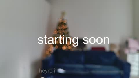 Snapshot of ms_mochii chatting on July 30, 3:33 pm R o r i SnapChat heyroriv2 wednesday - sunday Noon oclock mountain - 5pm mountain online show from July 30, 3:33 pm