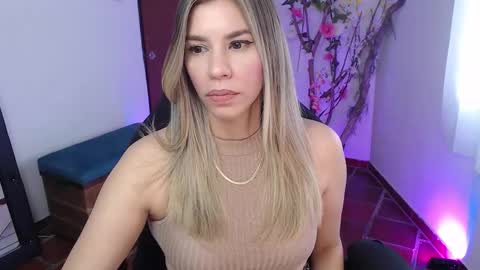 Snapshot of ms_sofiax chatting on November 11, 4:07 pm Sofia online show from November 11, 4:07 pm