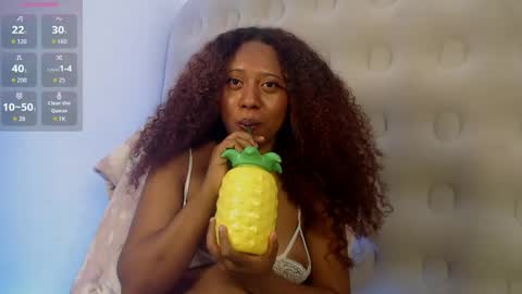 Snapshot of ms_zozii chatting on April 28, 6:40 am z o z i online show from April 28, 6:40 am
