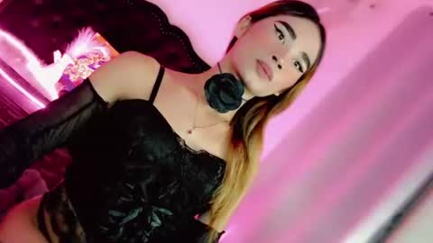 mscherry_ online show from January 18, 5:39 pm