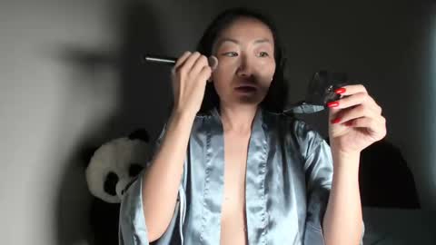 MsHebisBox online show from February 26, 3:30 pm