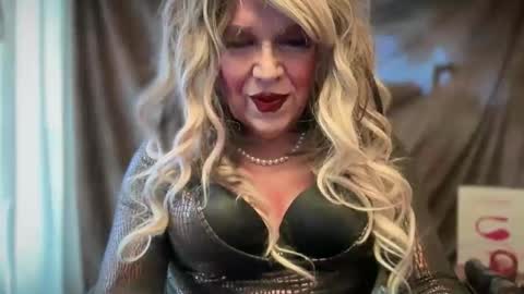 Snapshot of mskarentoy chatting on January 31, 9:35 pm mskarentoy online show from January 31, 9:35 pm