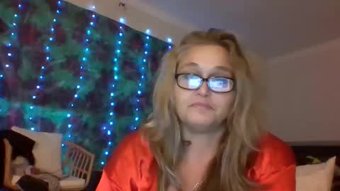 MissRobinson online show from November 22, 12:37 pm