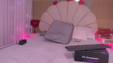 Manuela  online show from February 19, 3:02 am