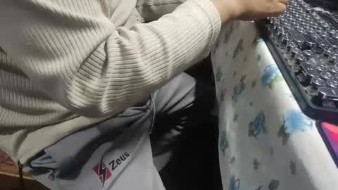 Snapshot of muchachosam chatting on September 19, 2:46 am zenon online show from September 19, 2:46 am