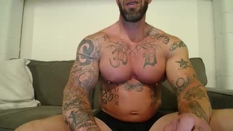 Snapshot of muscle761004 chatting on May 25, 1:55 am muscle761004 online show from May 25, 1:55 am