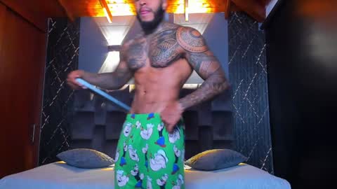 Snapshot of muscle_man19 chatting on December 6, 4:38 pm Nick online show from December 6, 4:38 pm