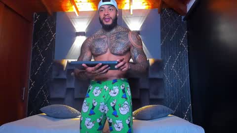 Snapshot of muscle_man19 chatting on December 7, 12:41 am Nick online show from December 7, 12:41 am