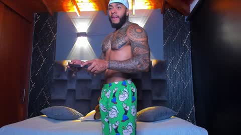 Snapshot of muscle_man19 chatting on December 13, 2:32 am Nick online show from December 13, 2:32 am