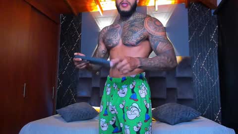 Snapshot of muscle_man19 chatting on December 20, 6:24 pm Nick online show from December 20, 6:24 pm