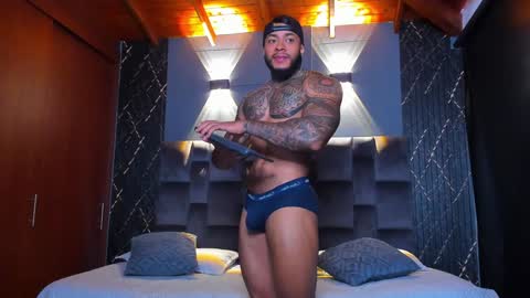 Snapshot of muscle_man19 chatting on January 6, 3:42 am Nick online show from January 6, 3:42 am