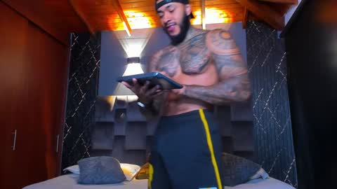 Snapshot of muscle_man19 chatting on January 9, 3:01 pm Nick online show from January 9, 3:01 pm