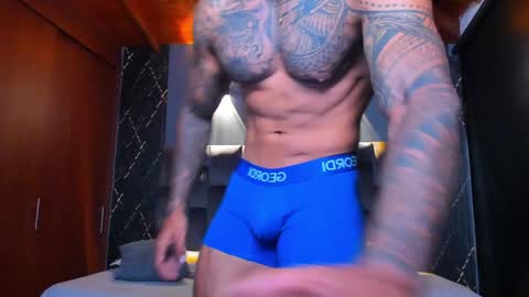 Snapshot of muscle_man19 chatting on January 12, 5:01 pm Nick online show from January 12, 5:01 pm