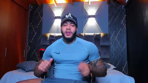 Snapshot of muscle_man19 chatting on January 21, 12:57 am Nick online show from January 21, 12:57 am