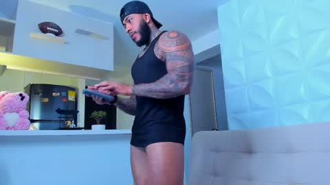Snapshot of muscle_man19 chatting on February 22, 3:45 am Nick online show from February 22, 3:45 am